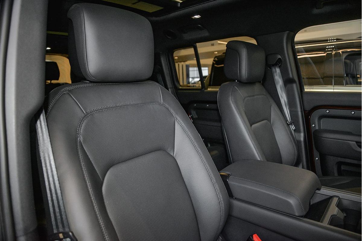 2024 Land Rover Defender 130 P400 X-Dynamic SE L663