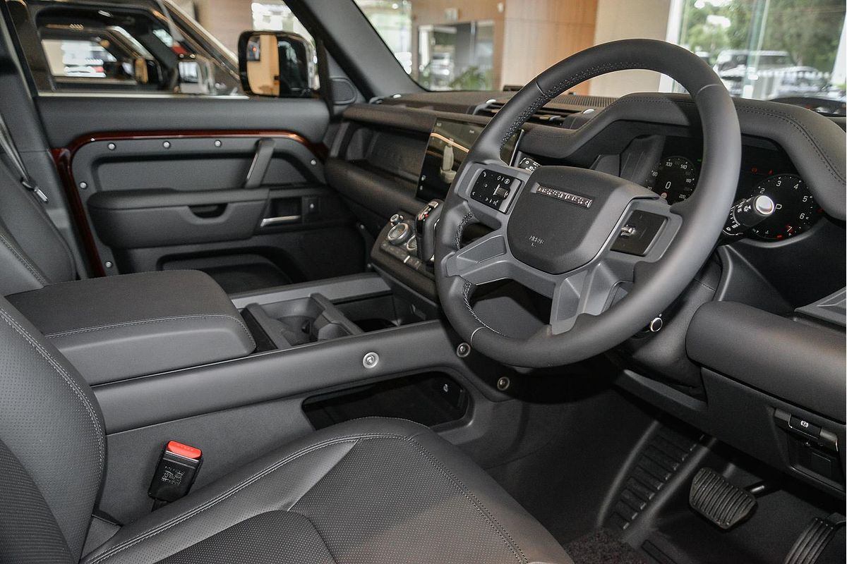 2024 Land Rover Defender 130 P400 X-Dynamic SE L663
