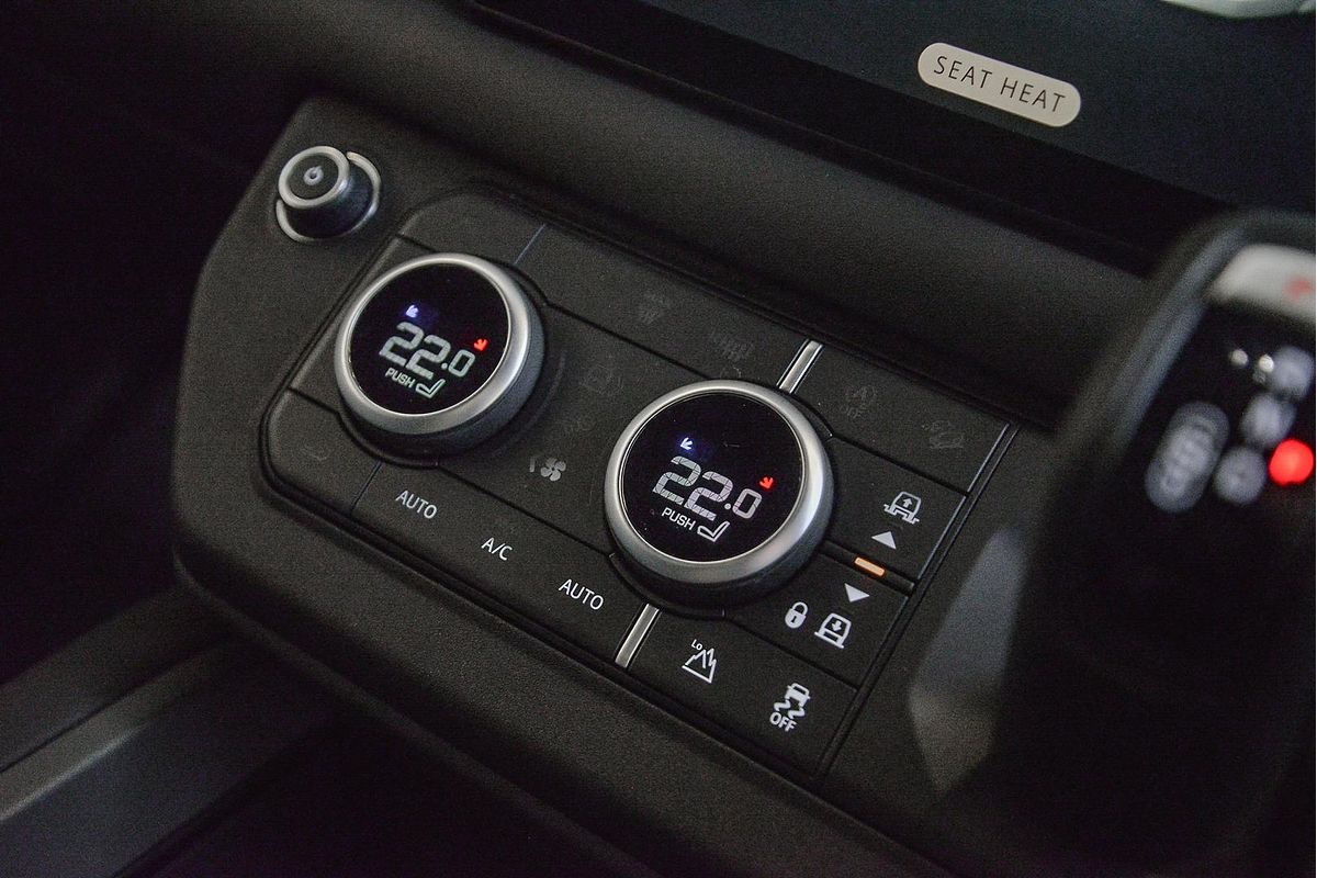 2024 Land Rover Defender 130 P400 X-Dynamic SE L663