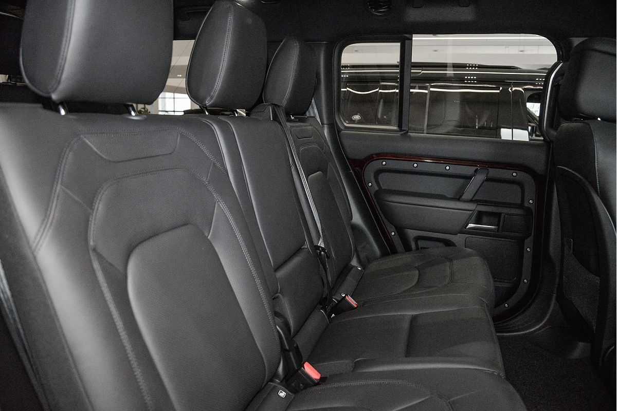 2024 Land Rover Defender 130 P400 X-Dynamic SE L663