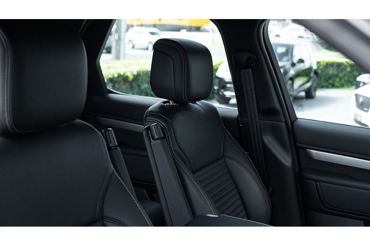 2024 Land Rover Discovery D300 Dynamic SE Series 5