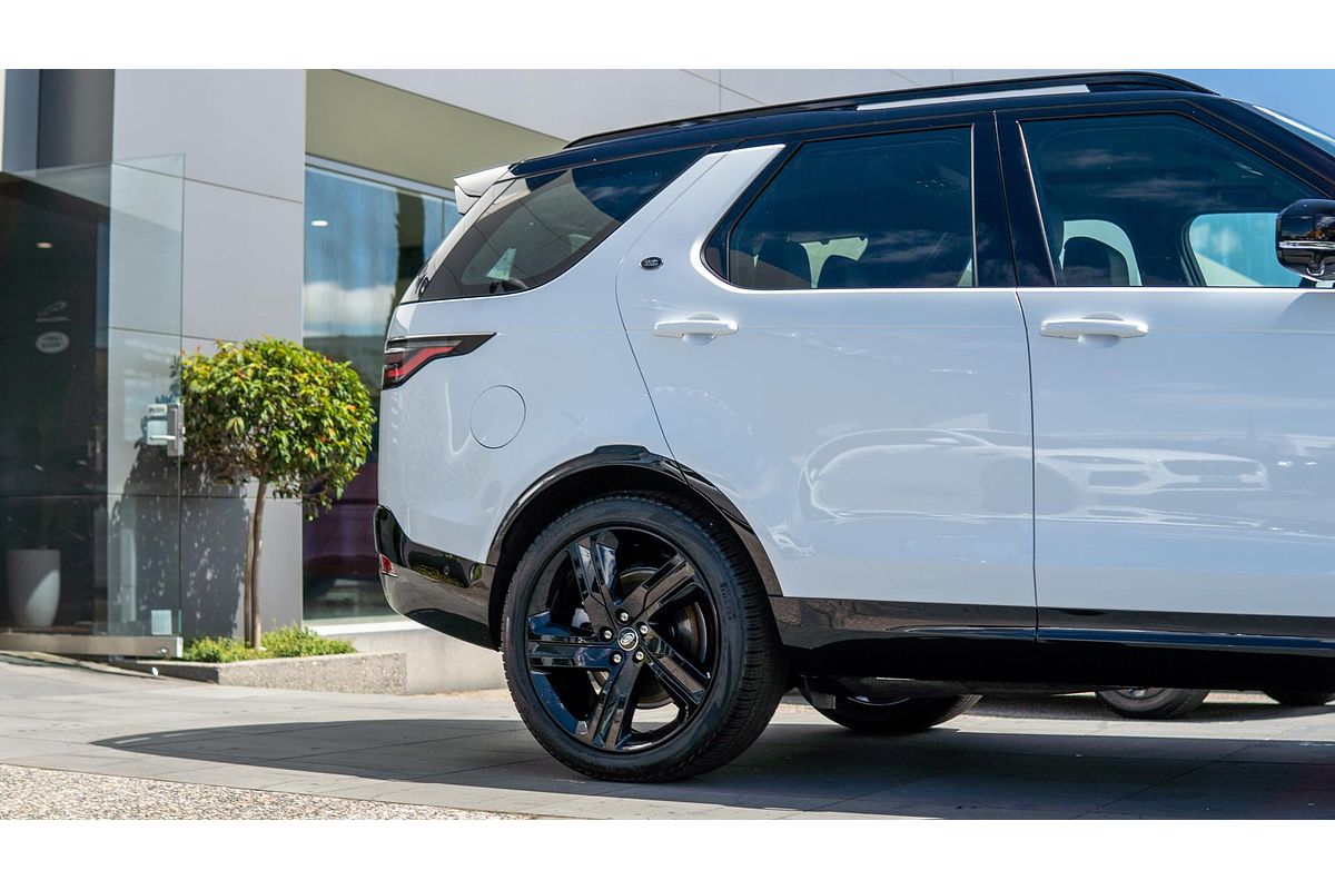 2024 Land Rover Discovery D300 Dynamic SE Series 5