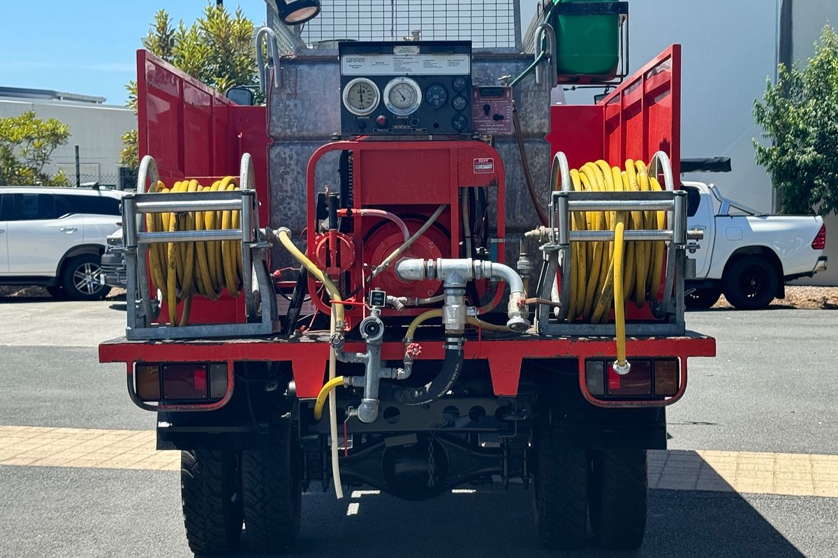 1996 Isuzu NPS 4X4 300