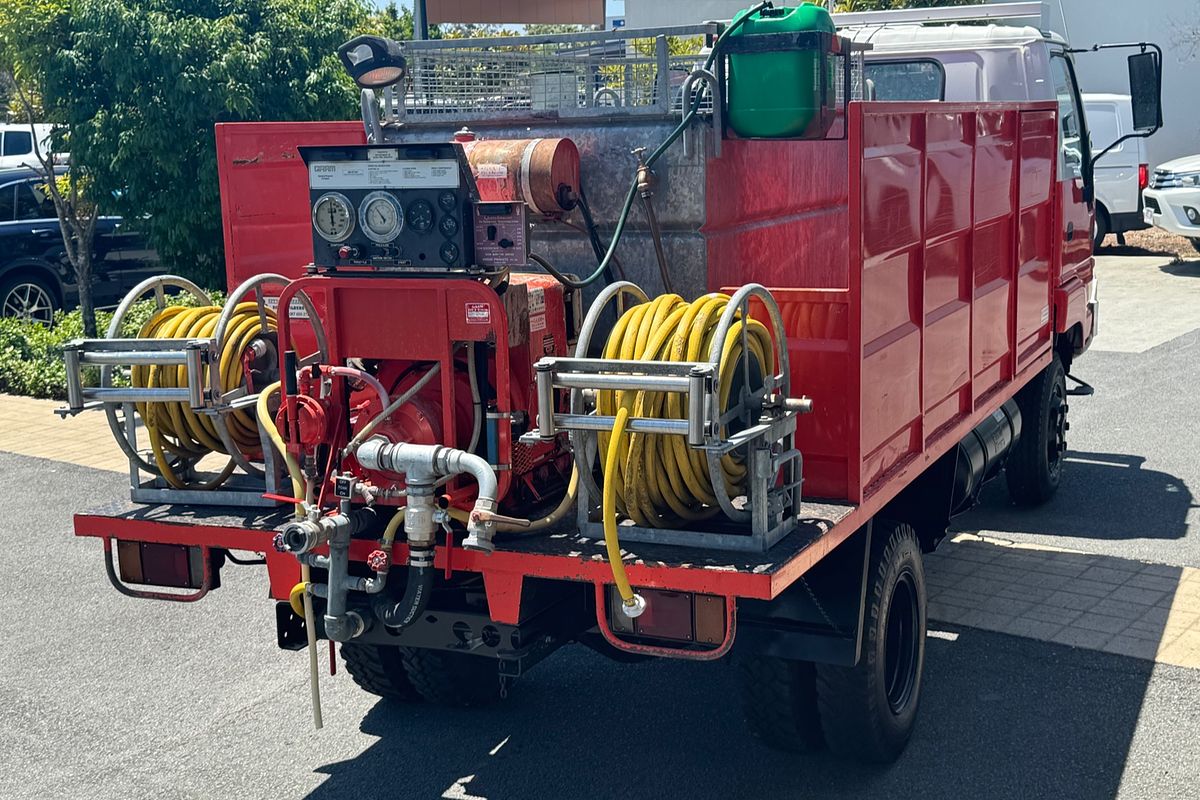 1996 Isuzu NPS 4X4 300