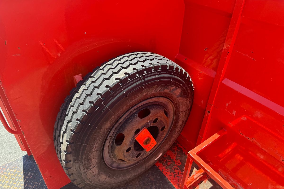 1996 Isuzu NPS 4X4 300