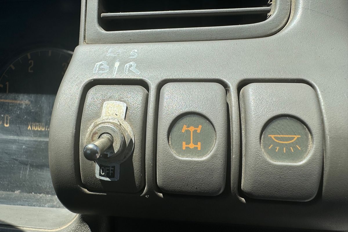 1996 Isuzu NPS 4X4 300