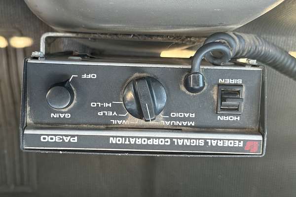1996 Isuzu NPS 4X4 300