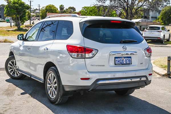 2016 Nissan Pathfinder ST R52