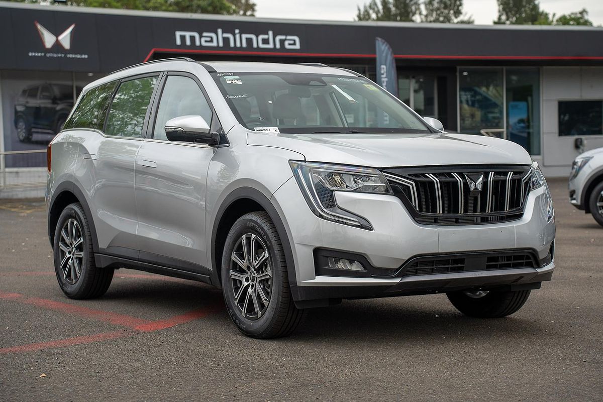 2023 Mahindra XUV700 AX7