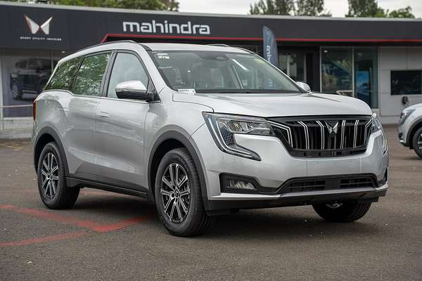 2023 Mahindra XUV700 AX7