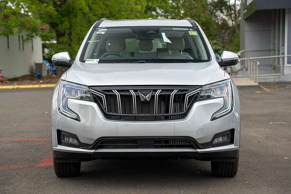 2023 Mahindra XUV700 AX7