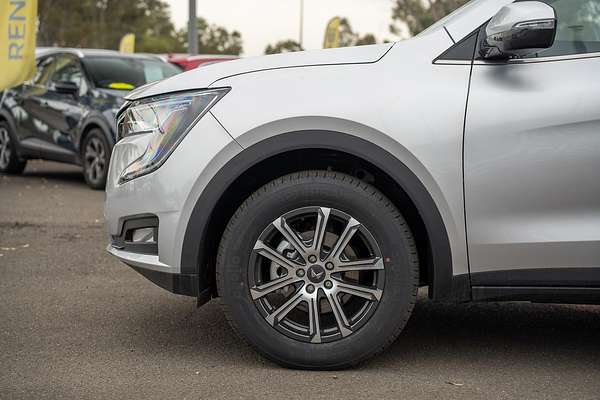 2023 Mahindra XUV700 AX7