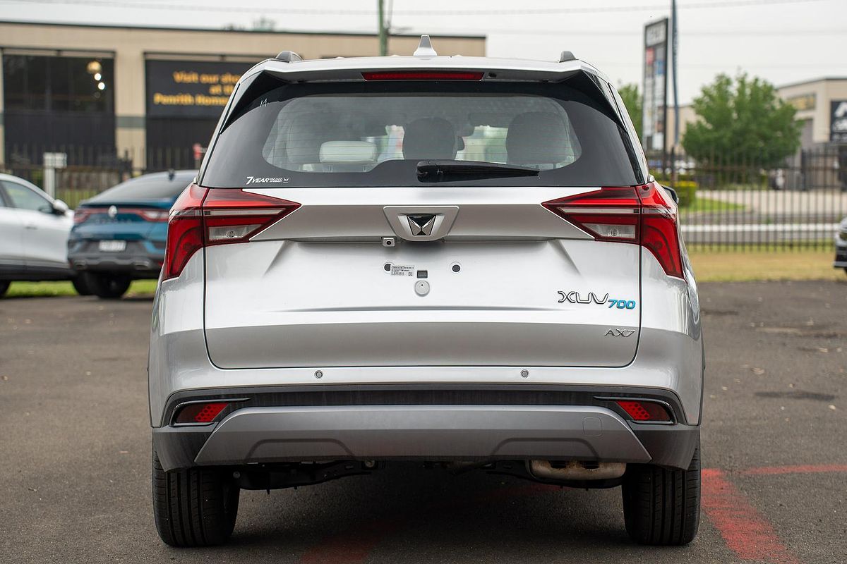 2023 Mahindra XUV700 AX7