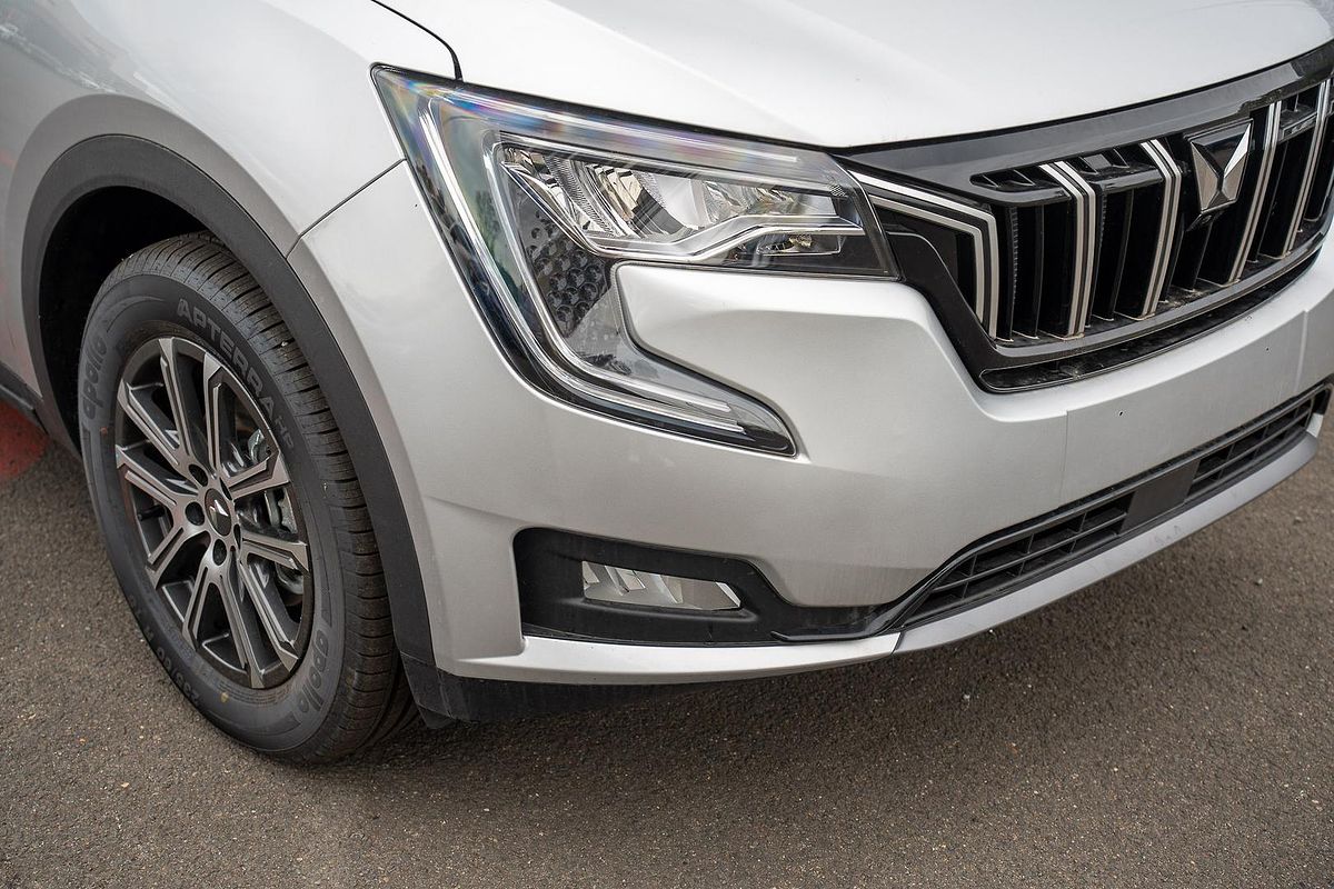 2023 Mahindra XUV700 AX7