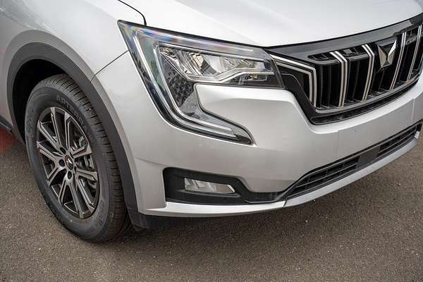 2023 Mahindra XUV700 AX7