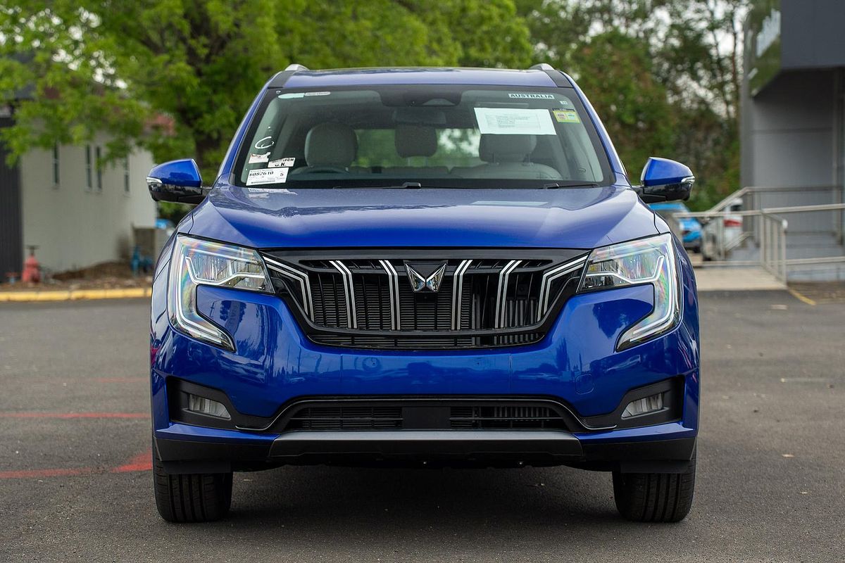 2023 Mahindra XUV700 AX7L