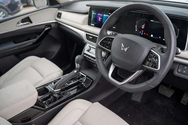 2023 Mahindra XUV700 AX7