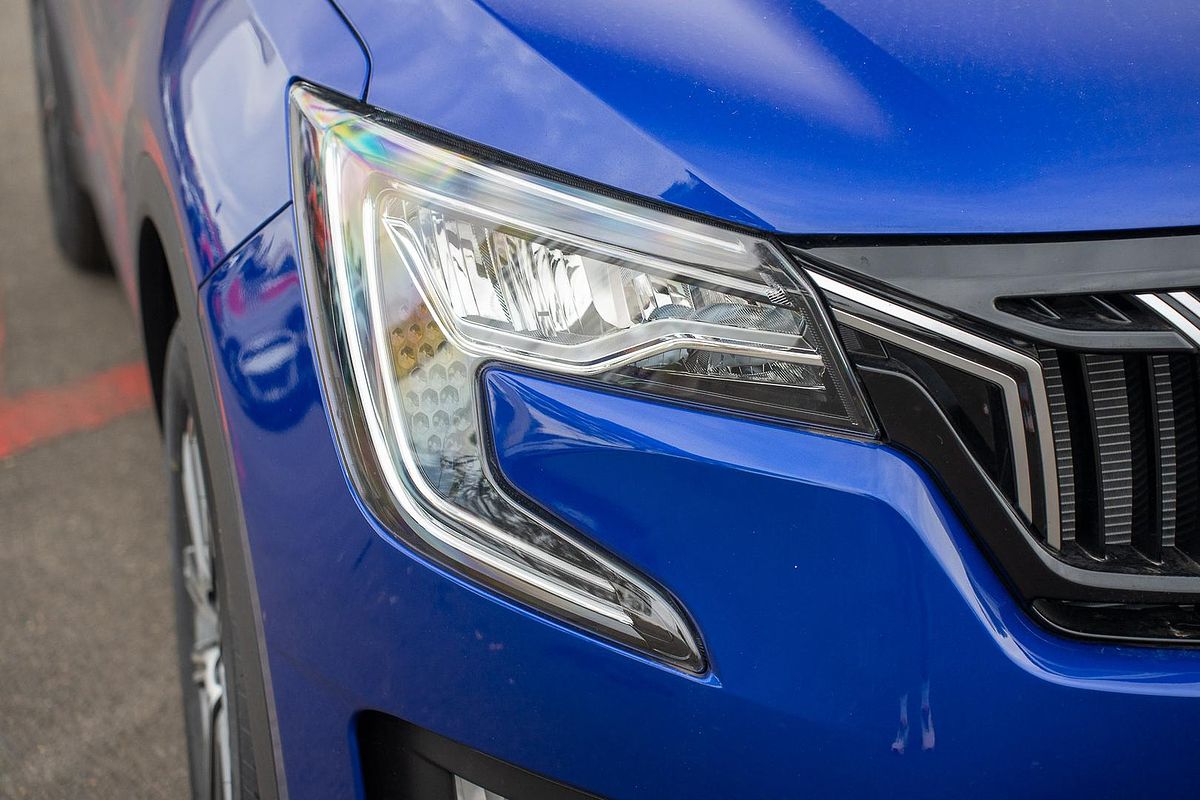 2023 Mahindra XUV700 AX7L