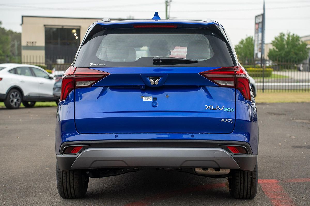 2023 Mahindra XUV700 AX7L