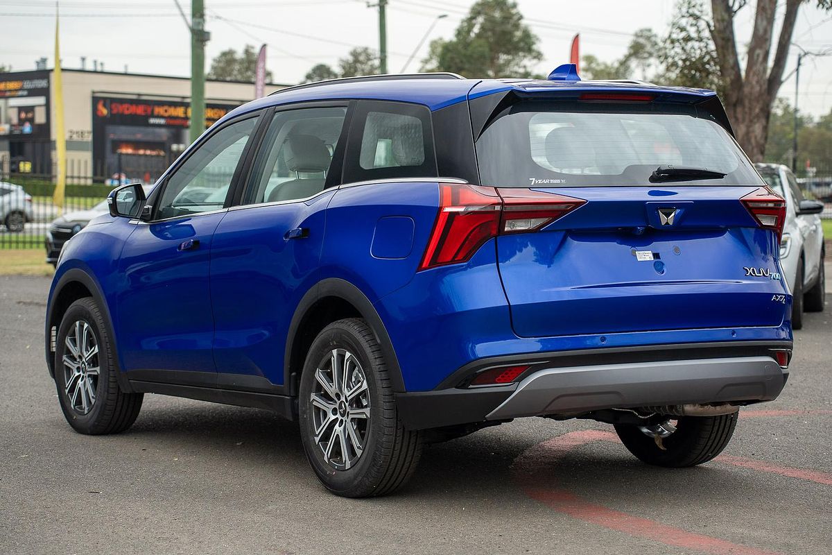 2023 Mahindra XUV700 AX7L