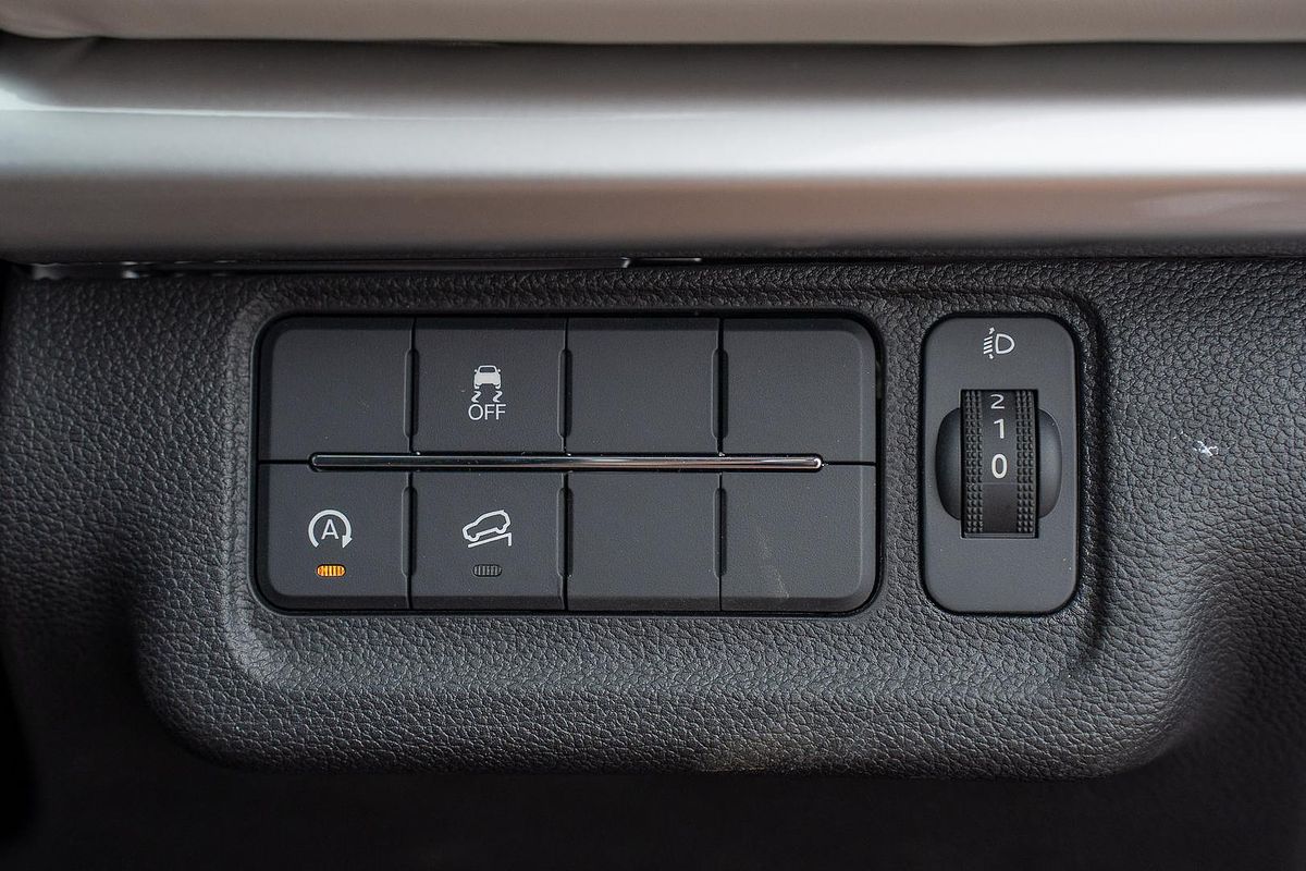 2023 Mahindra XUV700 AX7