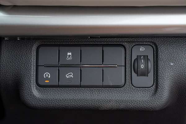 2023 Mahindra XUV700 AX7