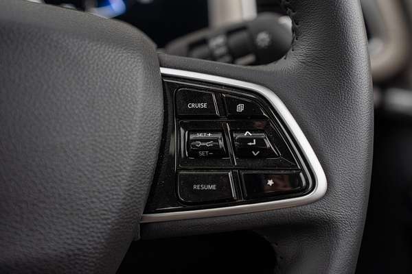 2023 Mahindra XUV700 AX7