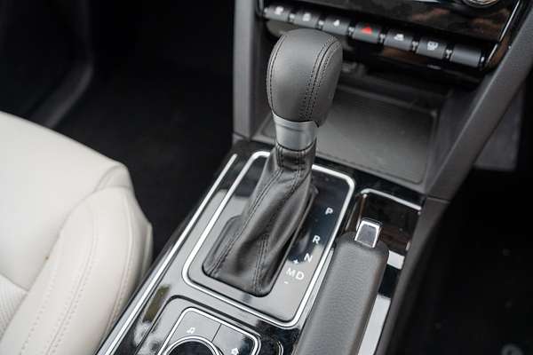 2023 Mahindra XUV700 AX7