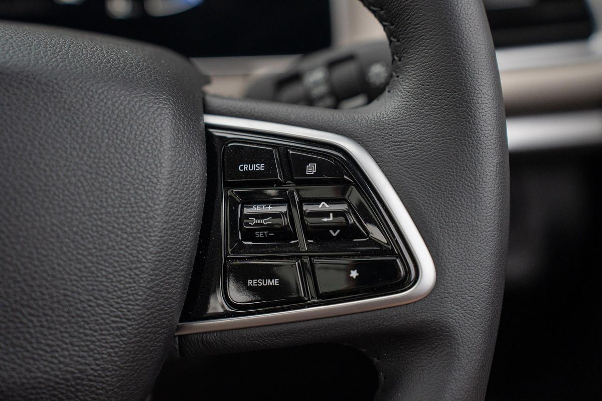2023 Mahindra XUV700 AX7L