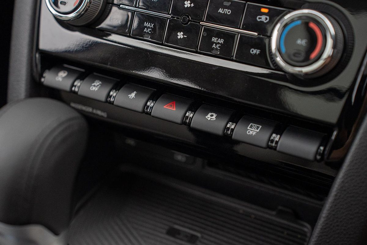 2023 Mahindra XUV700 AX7L