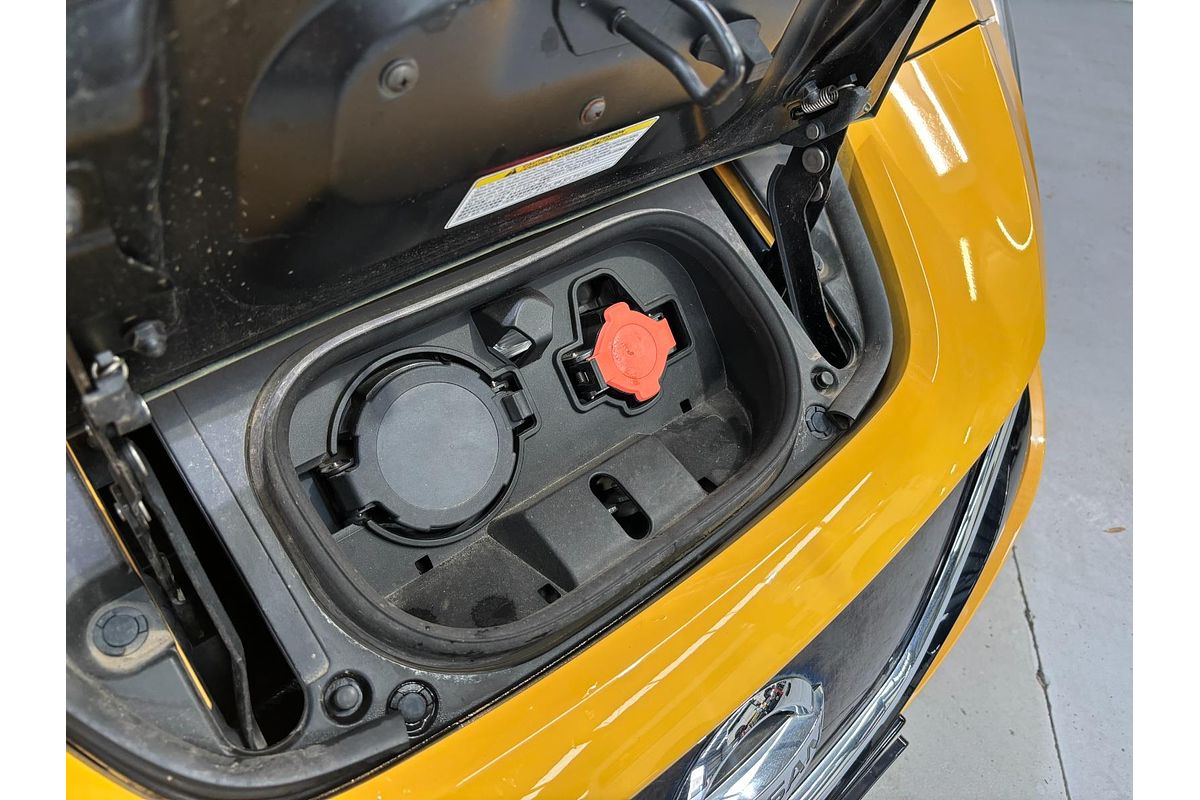 2018 Nissan LEAF G ZE1