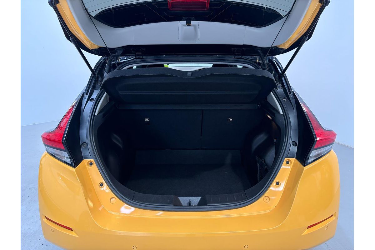 2018 Nissan LEAF G ZE1