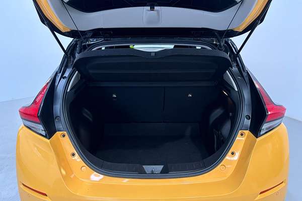 2018 Nissan LEAF G ZE1