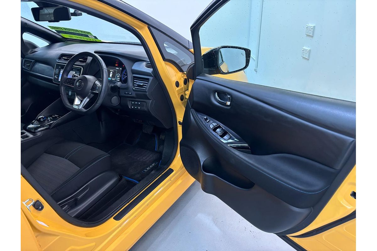2018 Nissan LEAF G ZE1