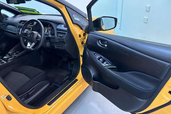 2018 Nissan LEAF G ZE1