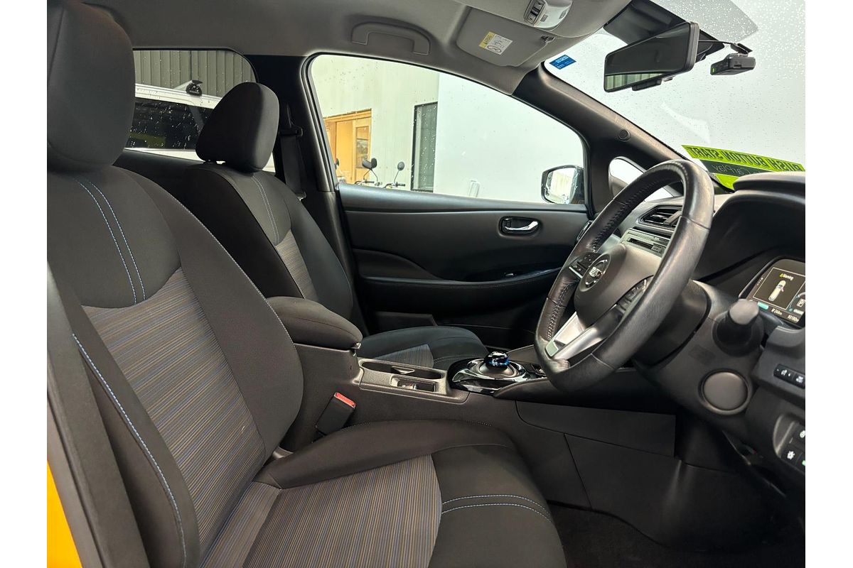 2018 Nissan LEAF G ZE1