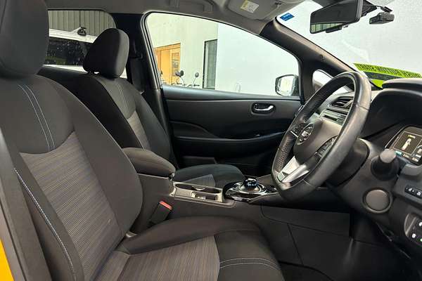 2018 Nissan LEAF G ZE1