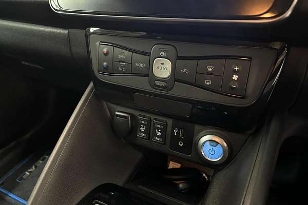2018 Nissan LEAF G ZE1