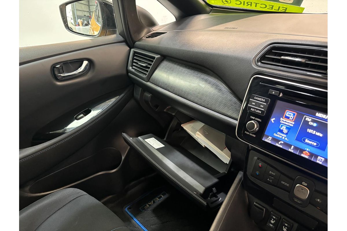 2018 Nissan LEAF G ZE1