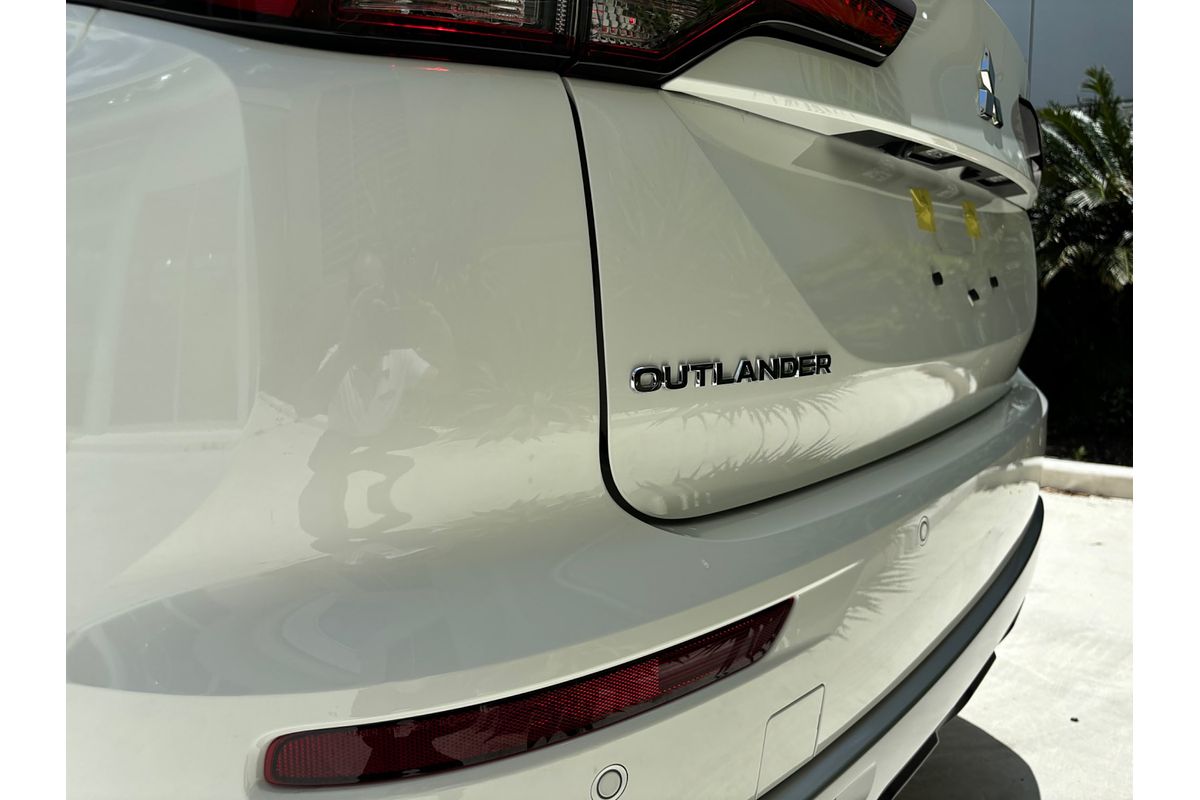 2024 Mitsubishi Outlander LS ZM