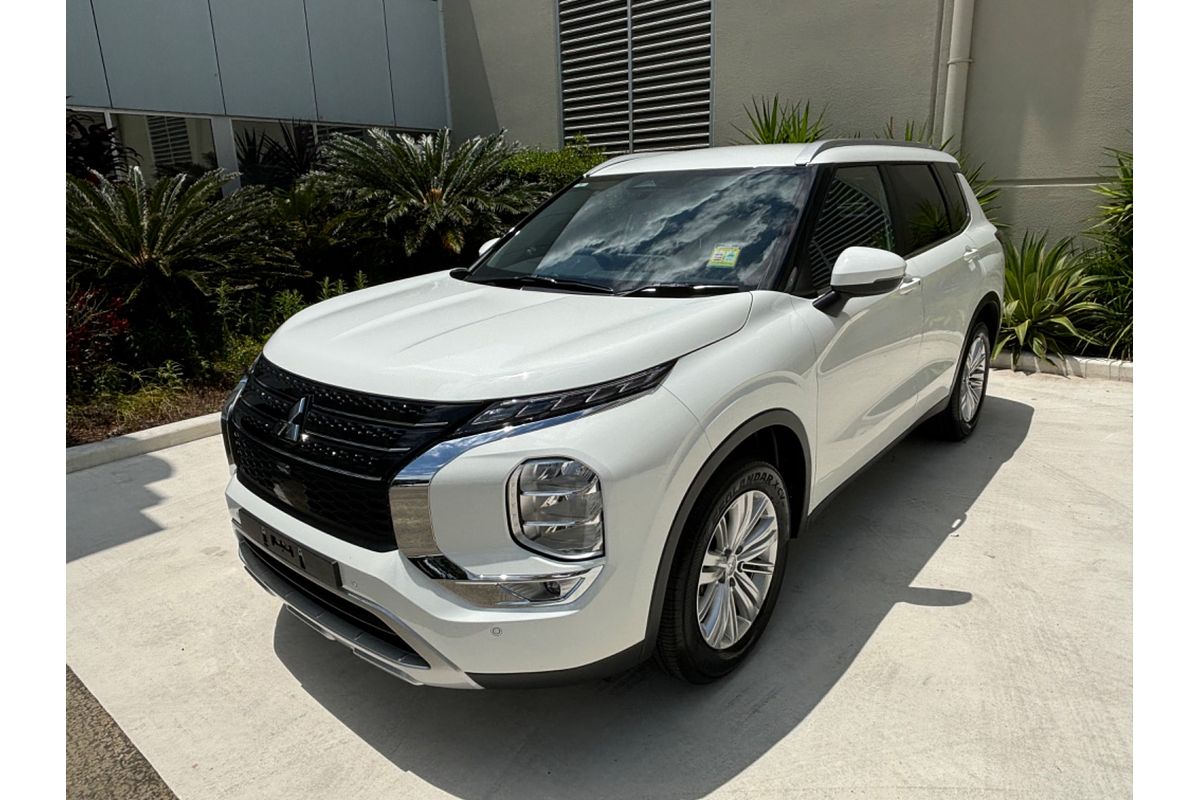 2024 Mitsubishi Outlander LS ZM