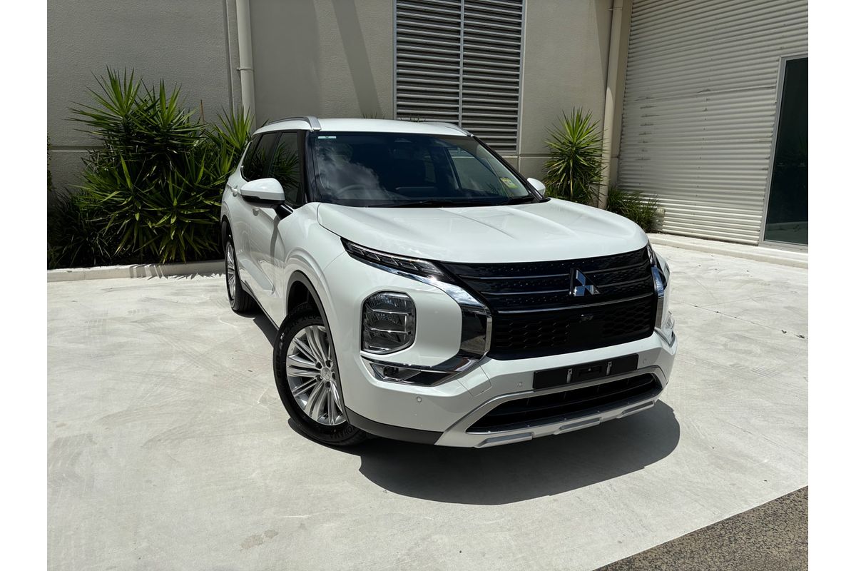 2024 Mitsubishi Outlander LS ZM