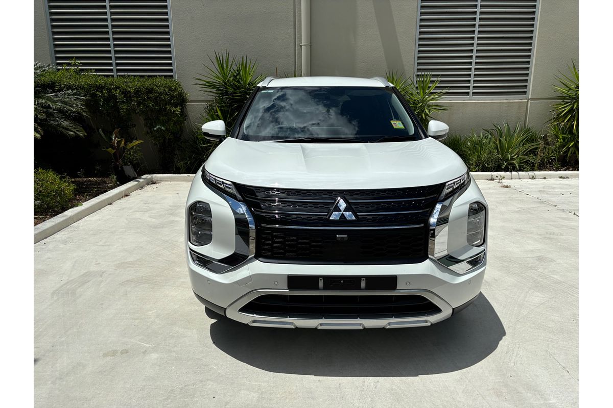 2024 Mitsubishi Outlander LS ZM