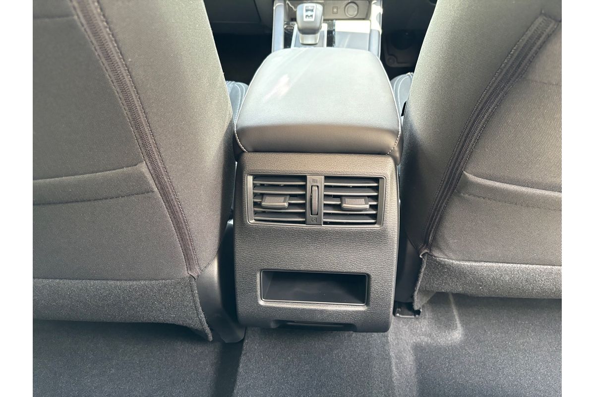 2024 Mitsubishi Outlander LS ZM