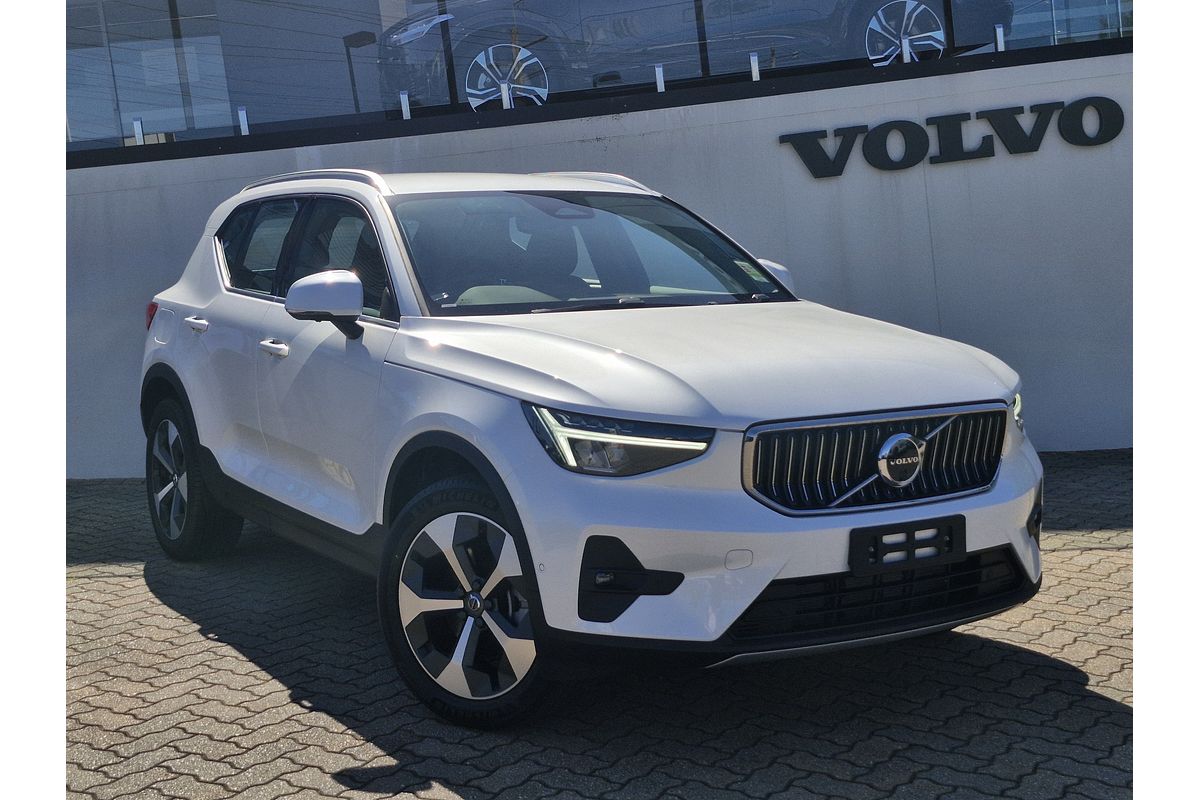 2023 Volvo XC40 Ultimate B4 Bright