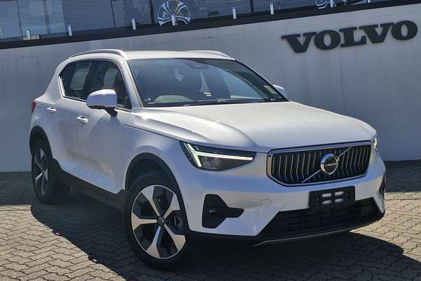 2023 Volvo XC40 Ultimate B4 Bright