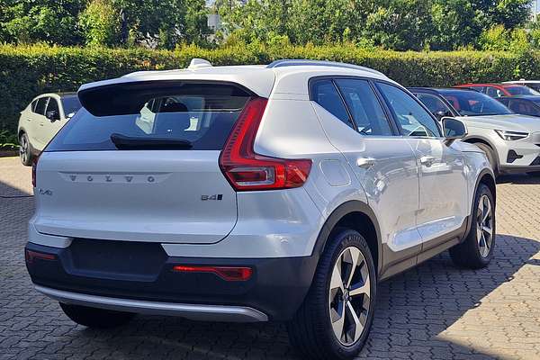 2023 Volvo XC40 Ultimate B4 Bright