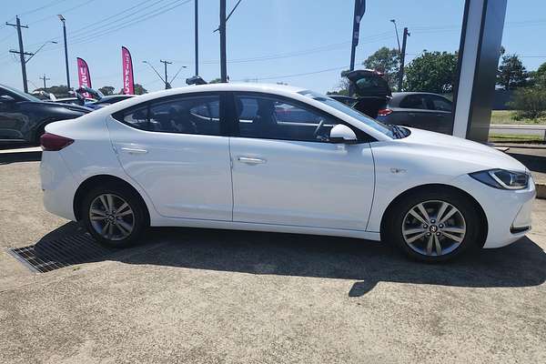 2017 Hyundai Elantra Active AD