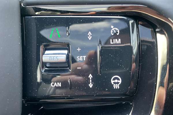 2024 Land Rover Range Rover Velar P250 Dynamic SE L560