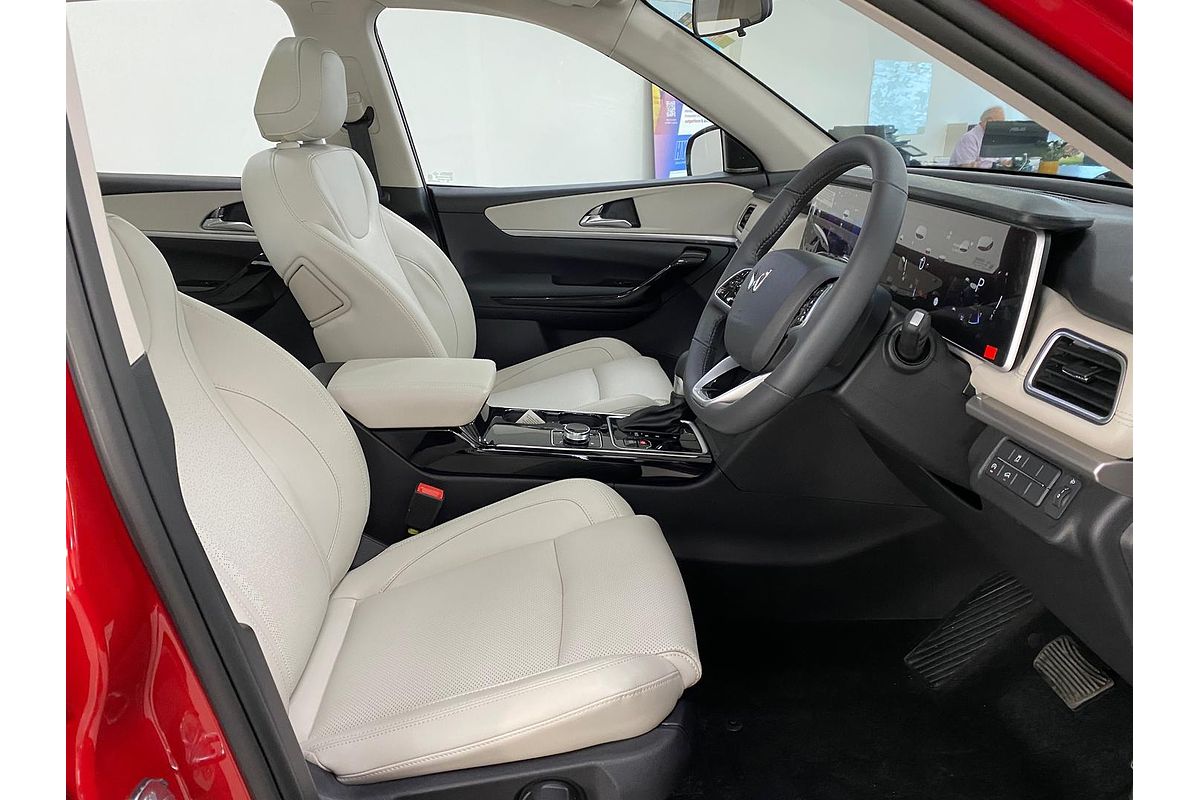 2024 Mahindra XUV700 AX7L